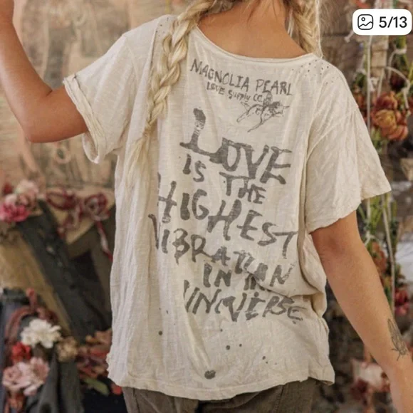 NWT🦌🦋🐦Magnolia Pearl 💯Cotton
Frolic Tee in One Size Fits Most - Picture 5 of 13